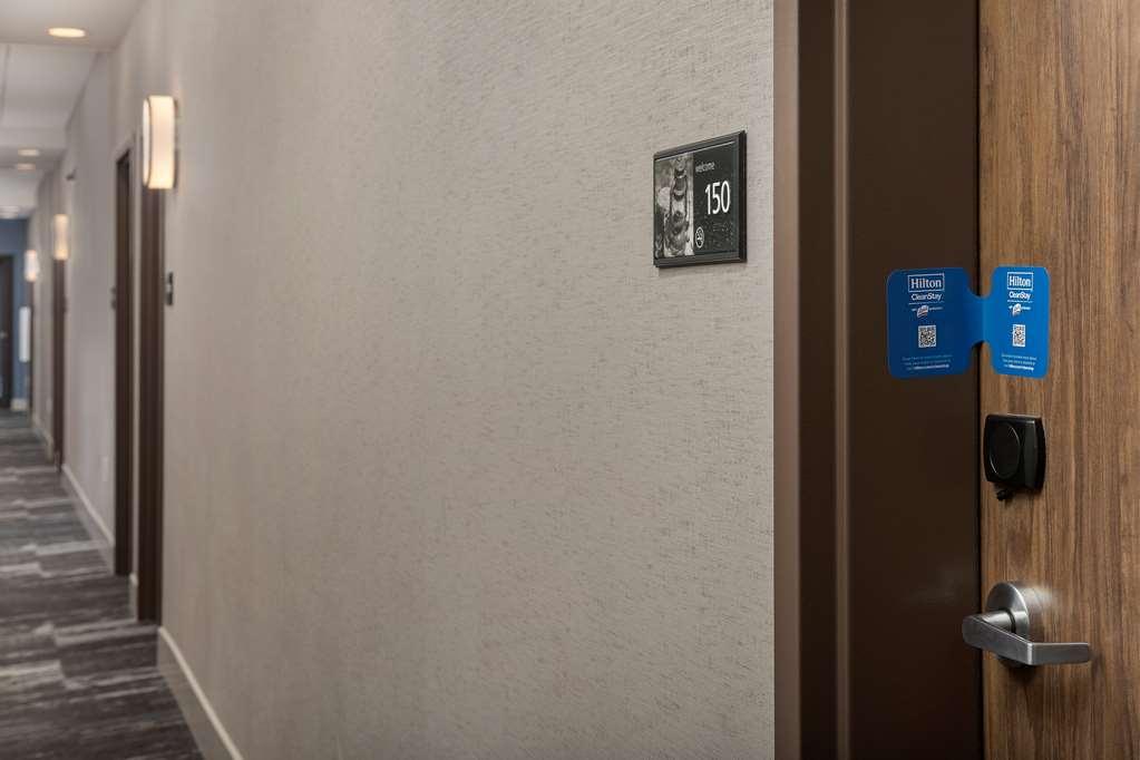 Hampton Inn Boston Logan Airport Челси Номер фото