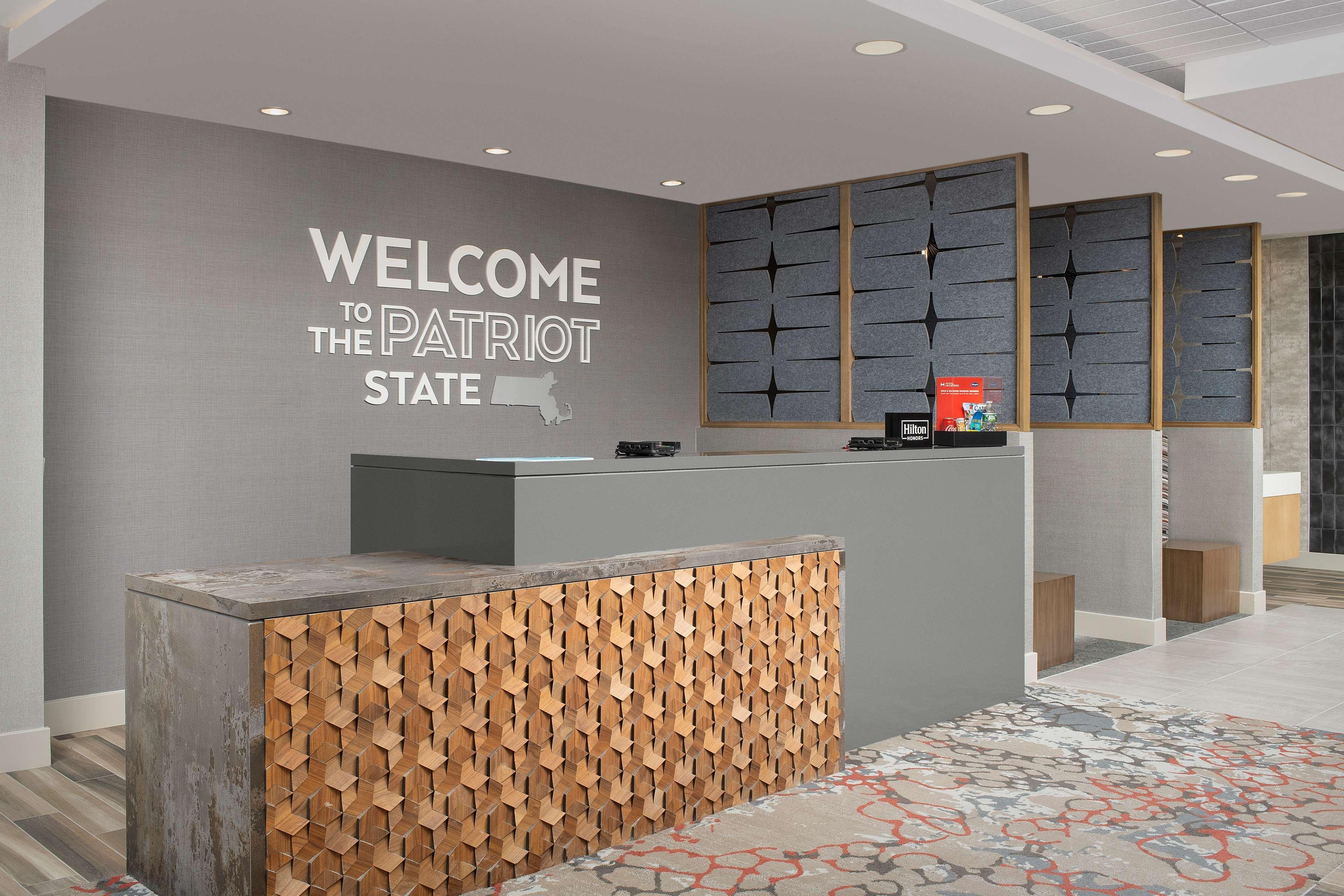 Hampton Inn Boston Logan Airport Челси Экстерьер фото