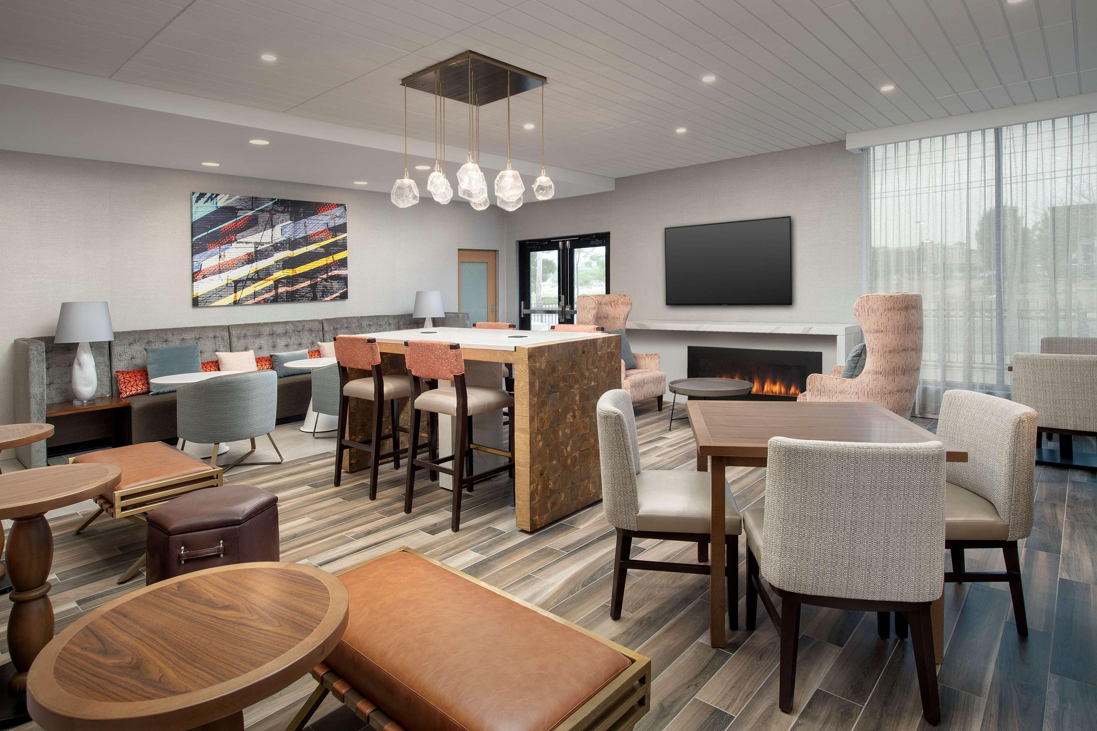 Hampton Inn Boston Logan Airport Челси Экстерьер фото