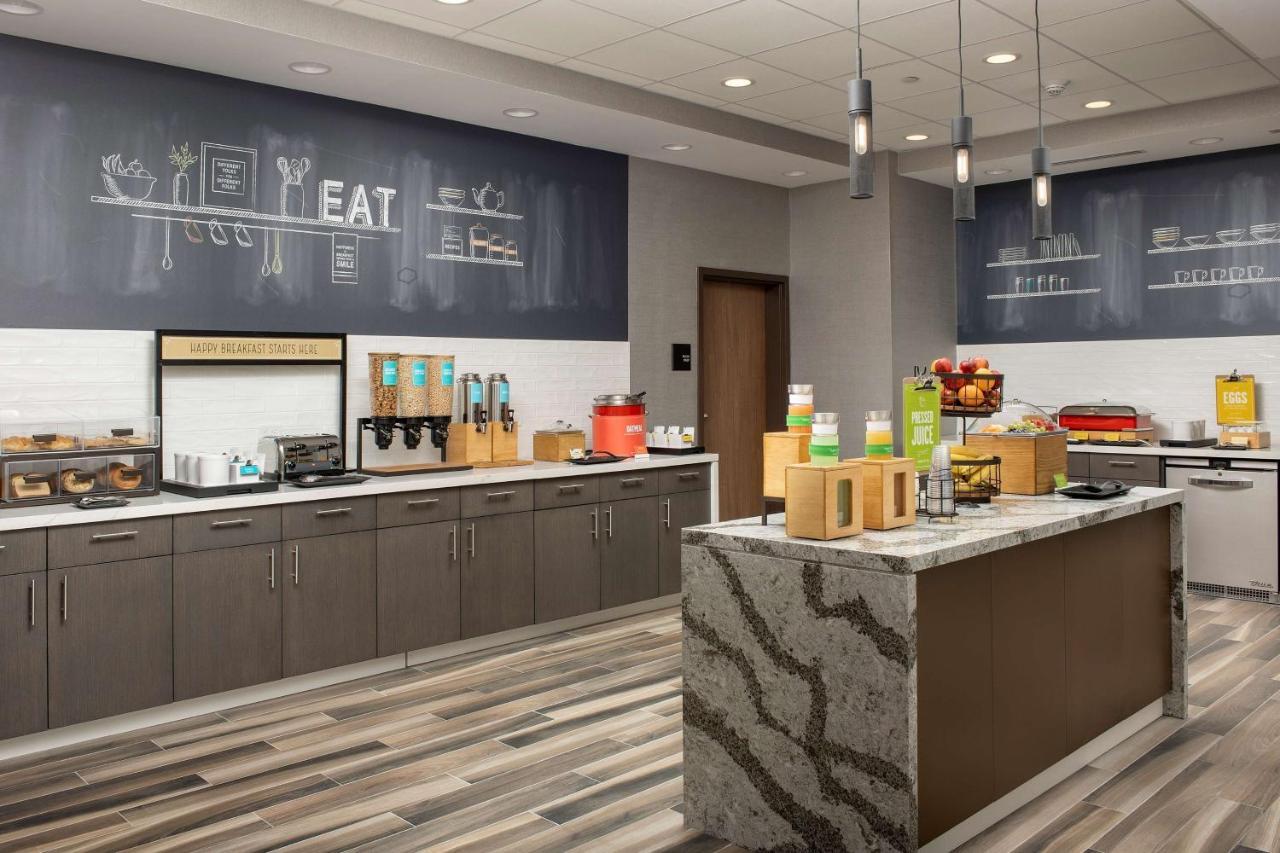 Hampton Inn Boston Logan Airport Челси Экстерьер фото