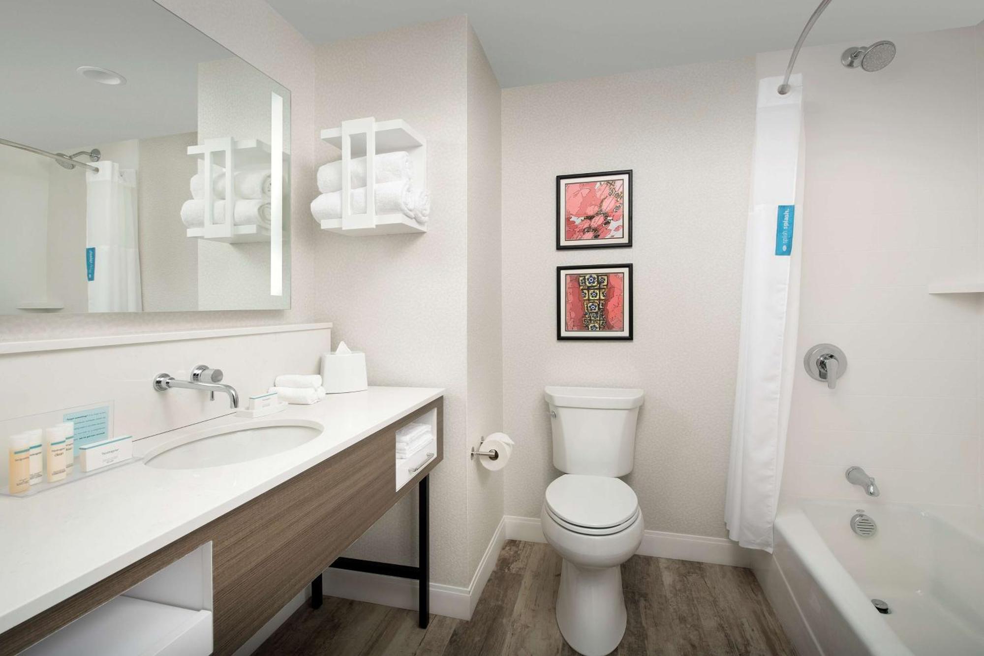 Hampton Inn Boston Logan Airport Челси Экстерьер фото