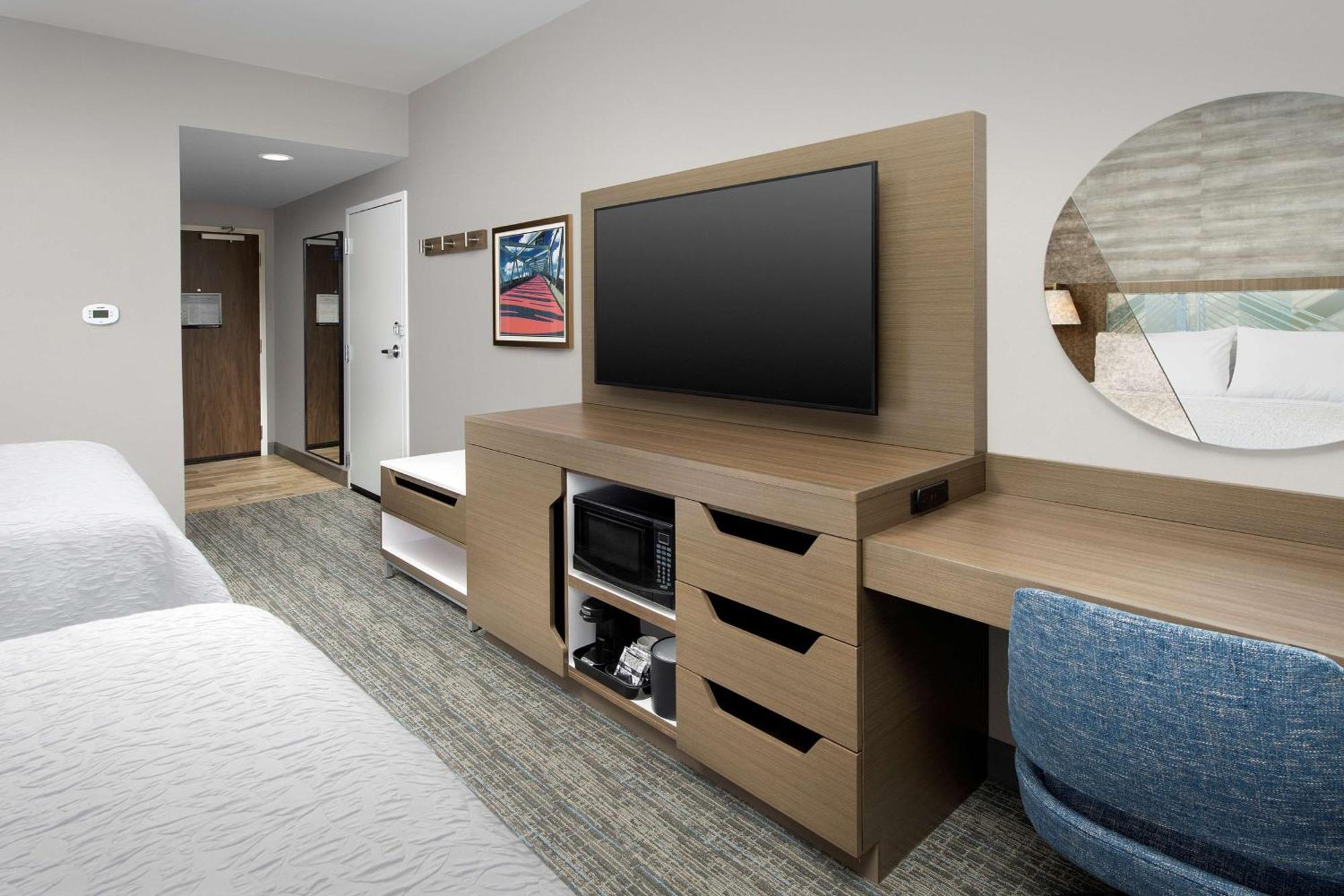 Hampton Inn Boston Logan Airport Челси Экстерьер фото