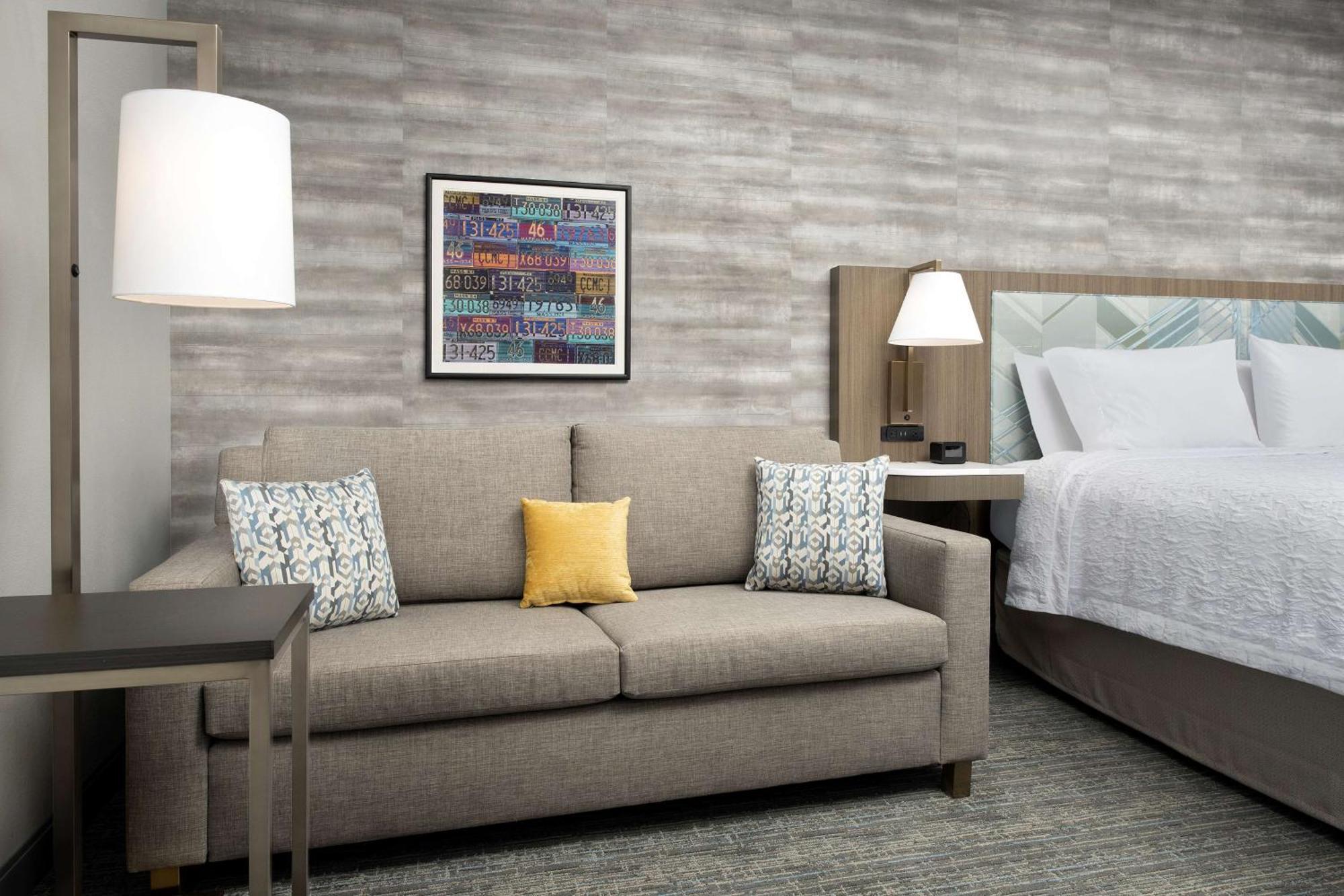 Hampton Inn Boston Logan Airport Челси Экстерьер фото