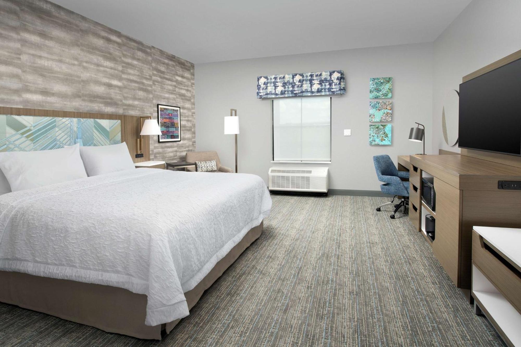 Hampton Inn Boston Logan Airport Челси Экстерьер фото